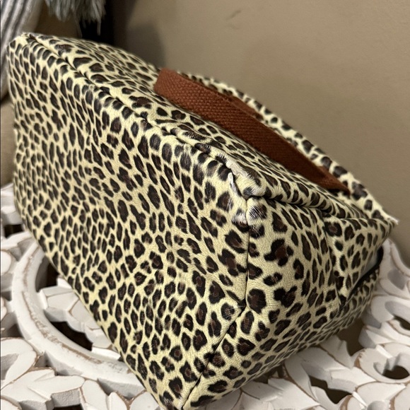 Stylish Leopard Print Insulated Lunch/Travel Bag with Brown Handles - Picture 6 of 6